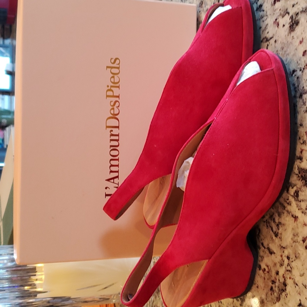 NIB L'Amour Des Pieds women's size 10